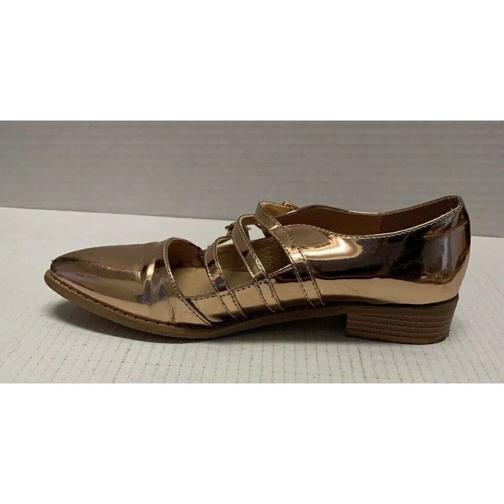 Women's Point Toe gold Metallic Size 7